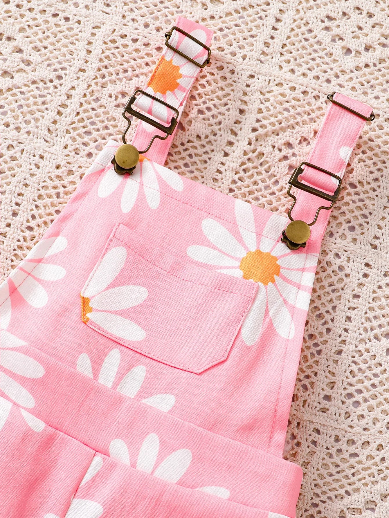 Summer Casual White T-Shirt for Girls with Daisy Print Suspenders Short Sleeve Fashion Comfortable Kids Set